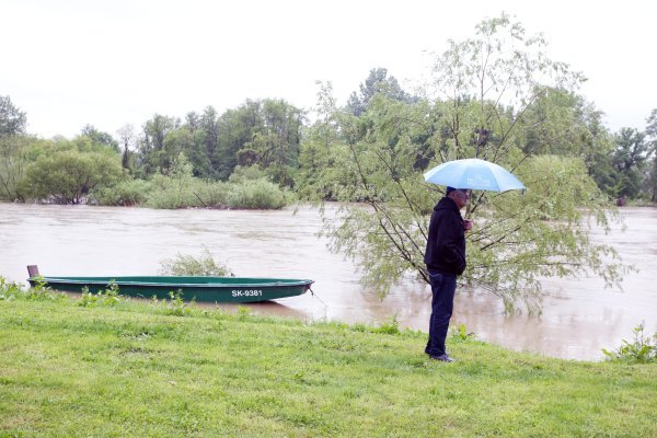 Pripreme za vodeni val u Hrvatskoj Kostajnici