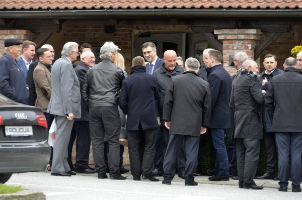 Andrej Plenković i HDZ-ovi kandidati kod rodne kuće Franje Tuđmana