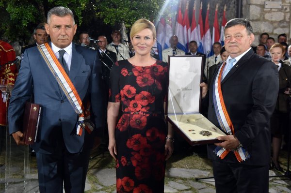Prošle godine u kolovozu predsjednica je odlikovala generale Antu Gotovinu i Mladena Markača Veleredom kralja Petra Krešimira IV