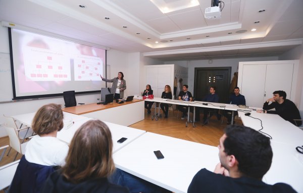 Ana Zovko, direktorica za projekt digitalizacije i agilne transformacije u Hrvatskom Telekomu, objasnila je studentima kako je biti agilni startup u velikoj korporaciji