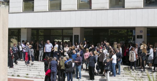 Prosvjed službenika i namještenika pravosudnih tijela ispred Županijskoga suda u Splitu