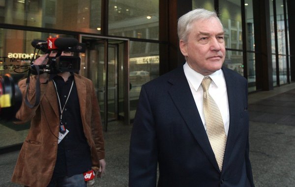 Conrad Black je s četvoricom partnera optužen da je prodajom imovine iz kompanije Hollinger International Inc. izvukao 84 milijuna dolara