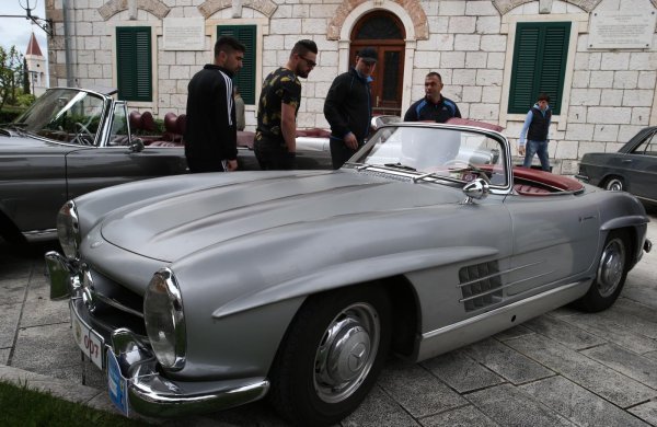 U Imotskom izloženi oldtimer Mercedesi