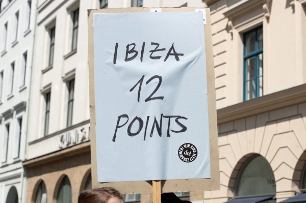 Ostavka Heinz-Christiana Strachea