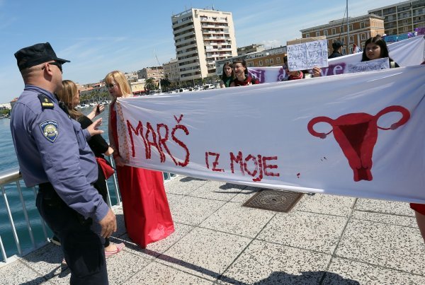 Zadar: Za vrijeme Hoda za život, održan je i prosvjed za pravo na pobačaj