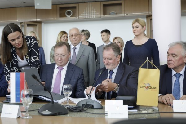 Predsjednica RH nazočila potpisivanju ugovora između Zarubežnjefta i Crodux plina