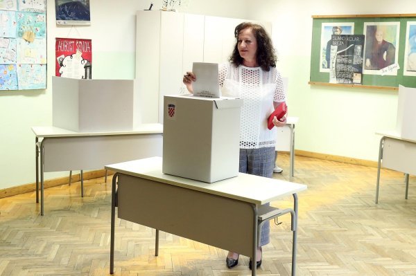 Zagreb - Otvorena birališta na kojima će birači iz Republike Hrvatske izabrati zastupnike za Europski parlament