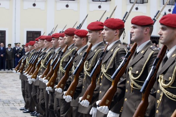 Velika smjena straže povodom obilježavanja Dana Hrvatske vojske
