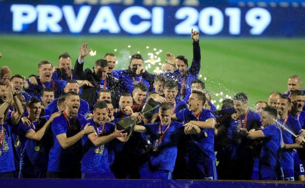 Slavlje igrača Dinama nakon osvojene titule prvaka