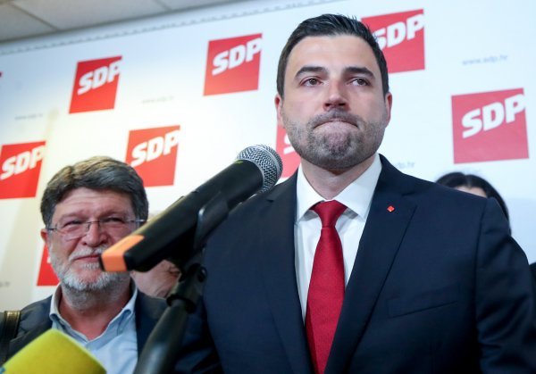 Ganuti Davor Bernardić ima razloga za radost, ali rezultatski se SDP vratio u 1997.