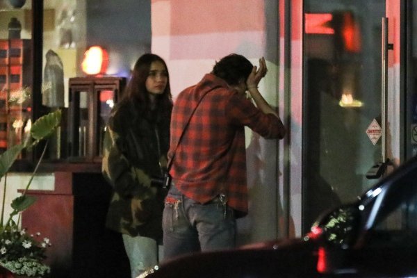 Brooklyn Beckham i Hana Cross