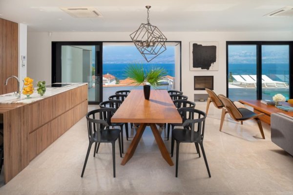 Vila Cypres, Sutivan